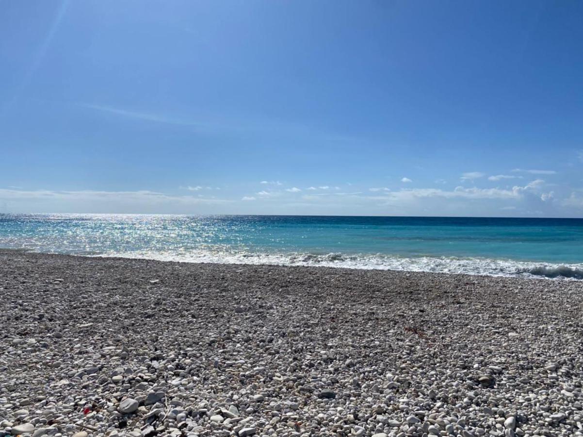 Beachfront Apartment, Quiet 4 Beds, 1 Bath, Ac, Wi-Fi, Hot Water, In Paraiso Near Los Patos Exterior photo