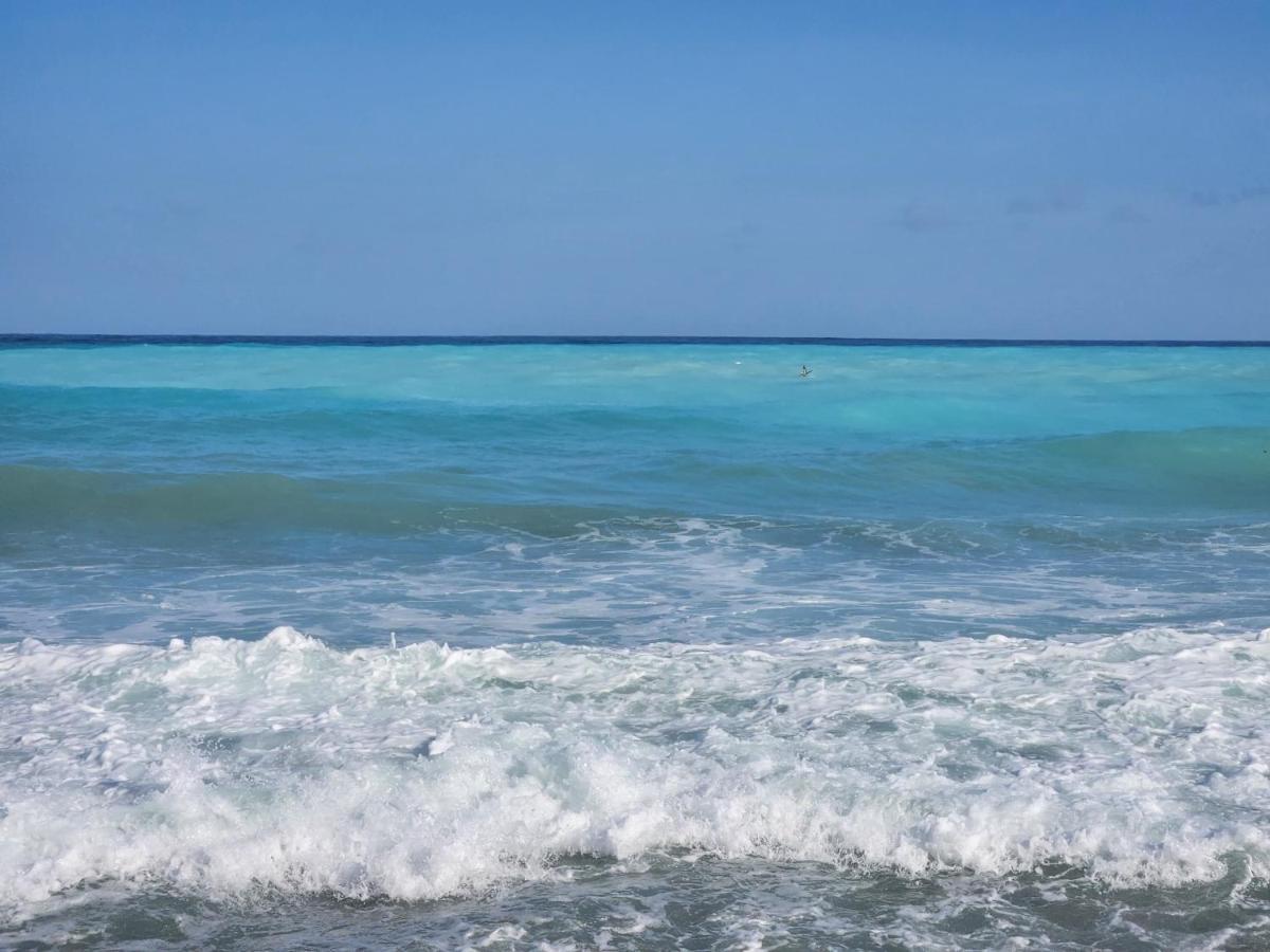 Beachfront Apartment, Quiet 4 Beds, 1 Bath, Ac, Wi-Fi, Hot Water, In Paraiso Near Los Patos Exterior photo